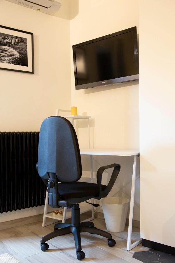 Suite Black And Wite Pisa Bagian luar foto