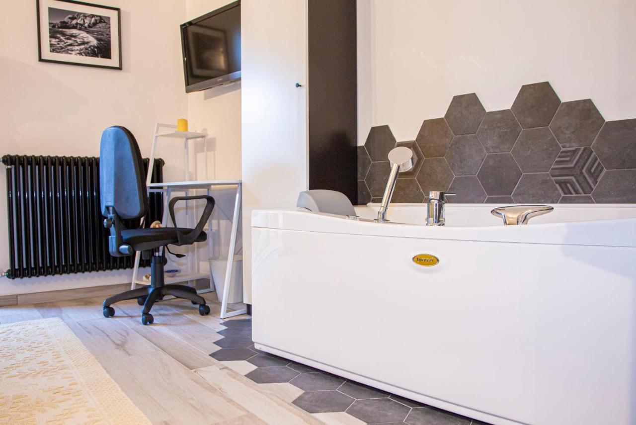 Suite Black And Wite Pisa Bagian luar foto