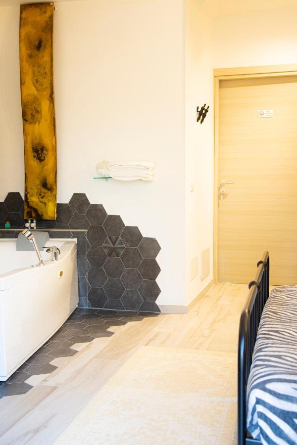 Suite Black And Wite Pisa Bagian luar foto