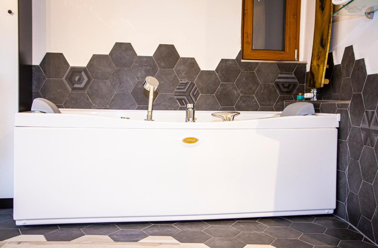 Suite Black And Wite Pisa Bagian luar foto